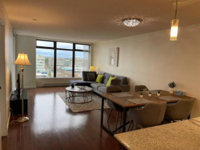 Richmond shopping center 2BD+2BTH high rise apart